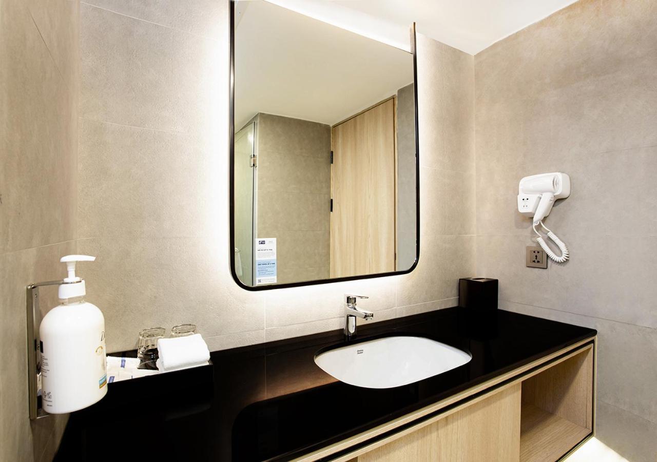 Holiday Inn Express & Suites Bangkok Central Pier By Ihg Exterior foto