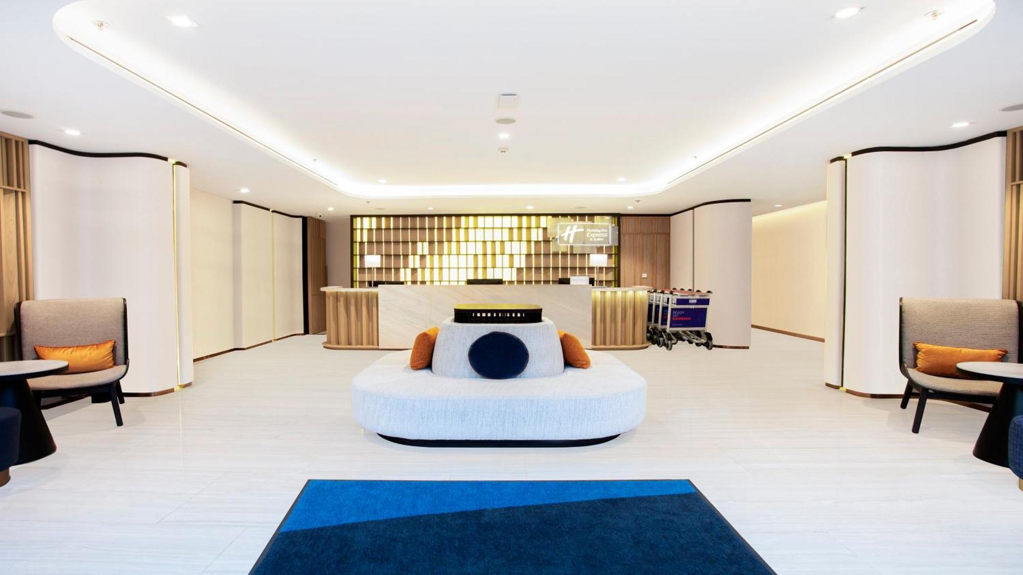 Holiday Inn Express & Suites Bangkok Central Pier By Ihg Exterior foto