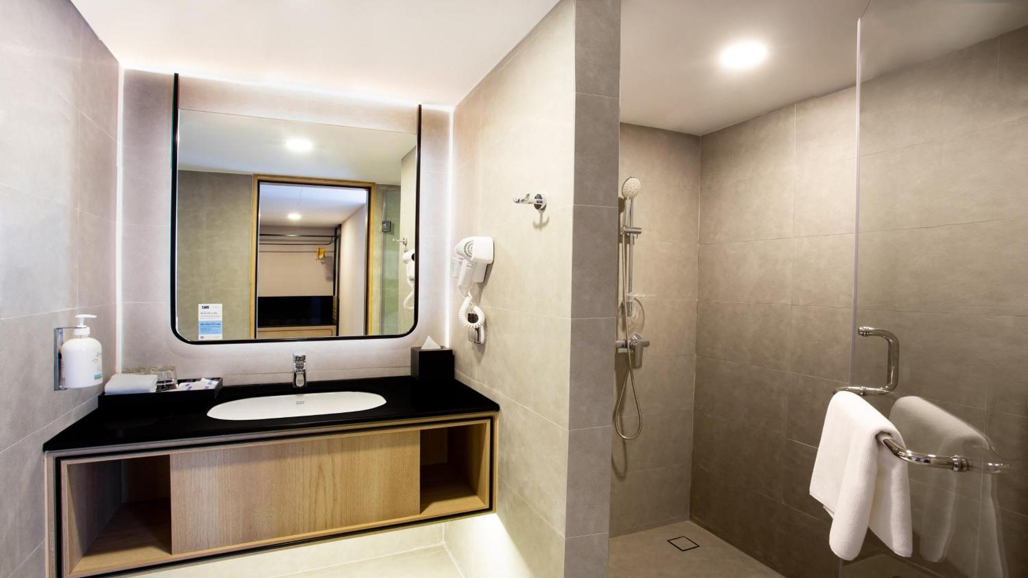 Holiday Inn Express & Suites Bangkok Central Pier By Ihg Exterior foto