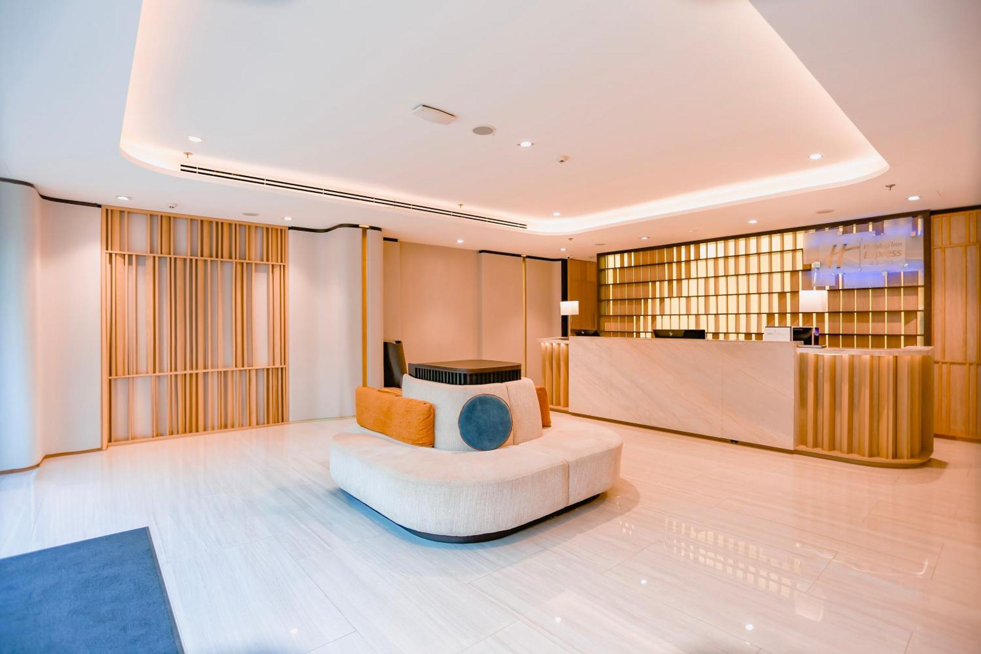 Holiday Inn Express & Suites Bangkok Central Pier By Ihg Exterior foto