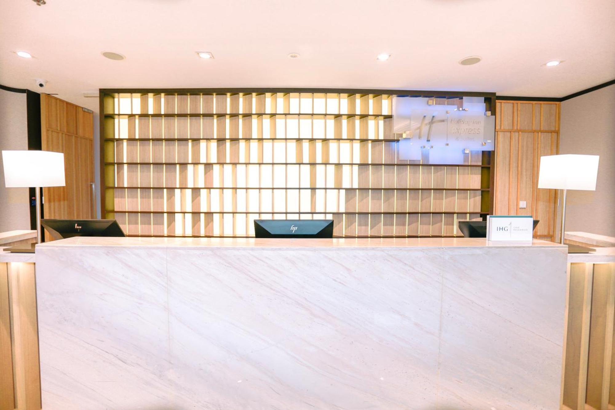 Holiday Inn Express & Suites Bangkok Central Pier By Ihg Exterior foto